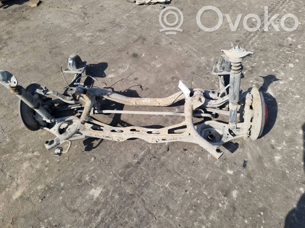 Volkswagen Golf V Belka osi tylnej 
