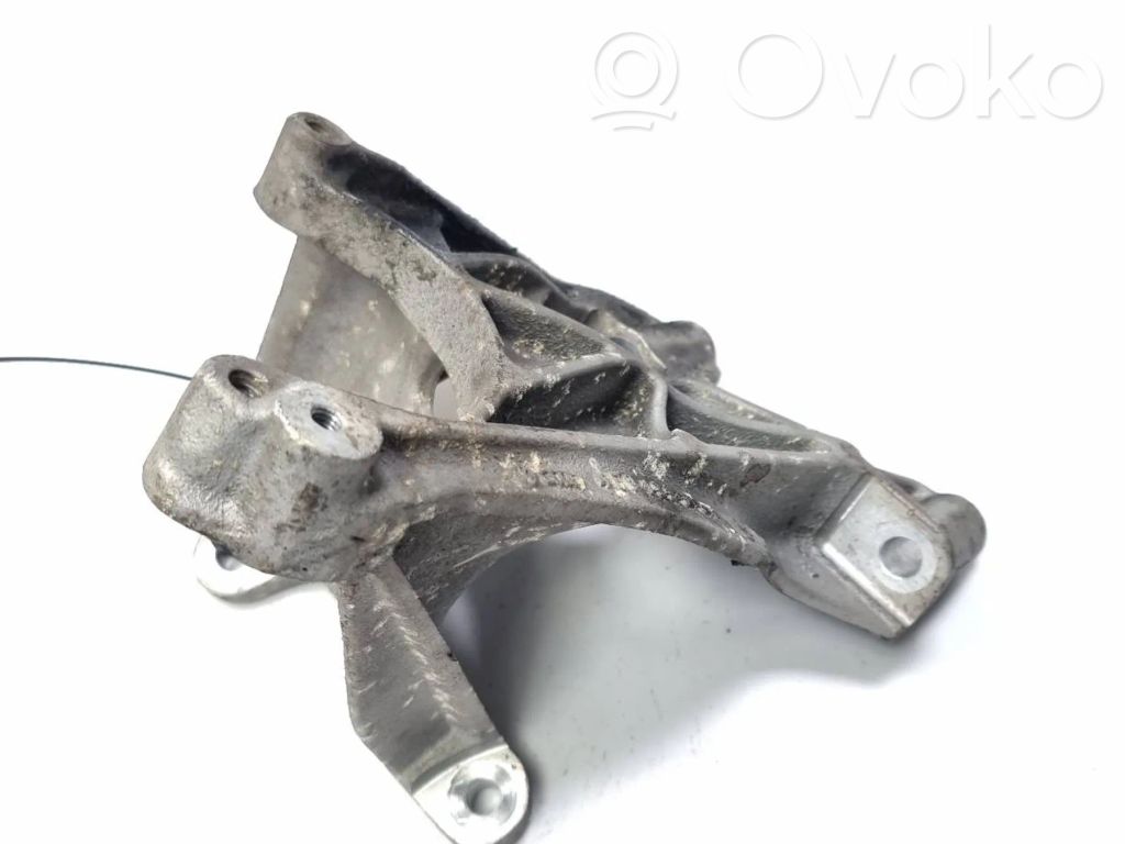 Audi A8 S8 D3 4E Engine mounting bracket 