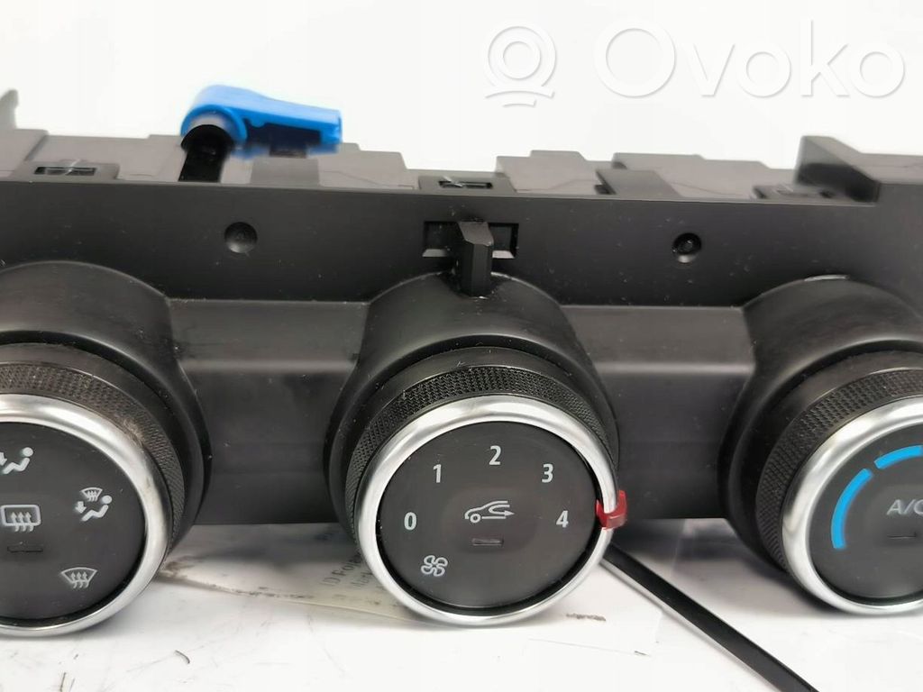 Renault Trafic III (X82) Climate control/heater control trim 