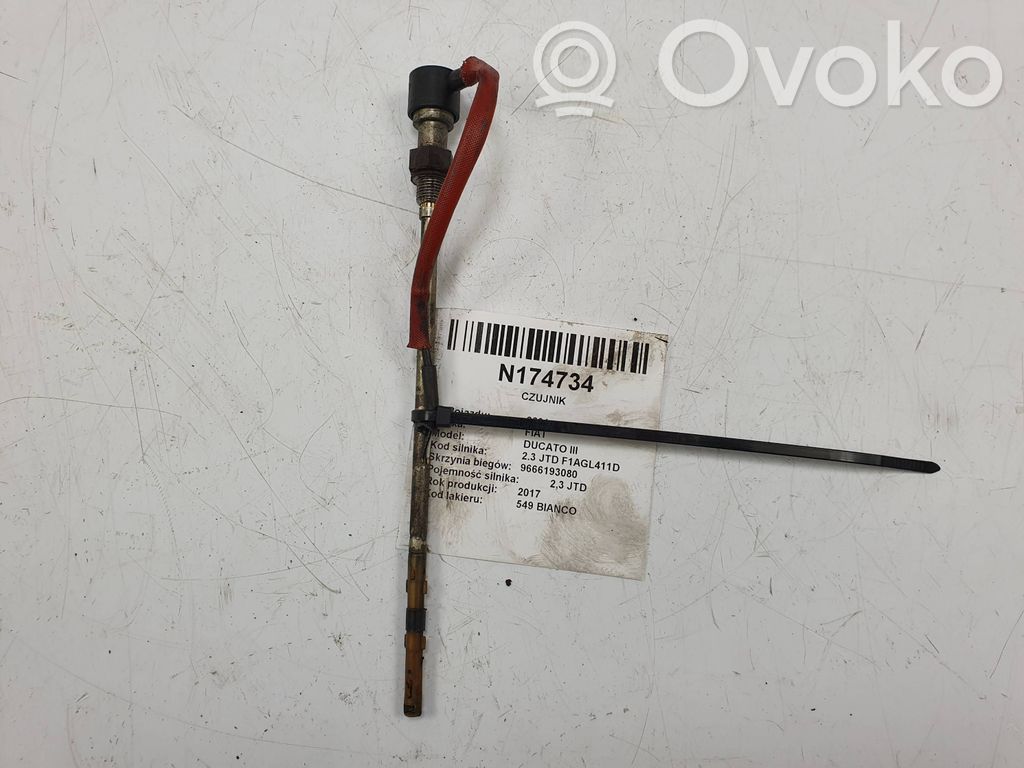 Fiat Ducato Kita variklio skyriaus detalė 