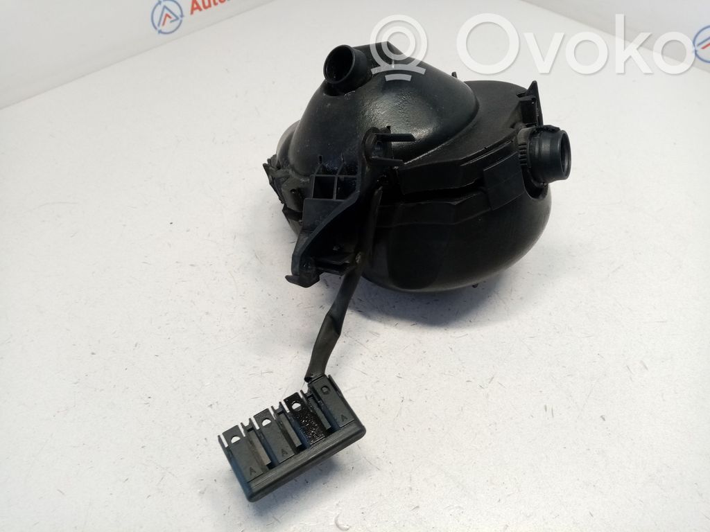 BMW 5 E60 E61 Eļļas nogulsnētava (separators) 