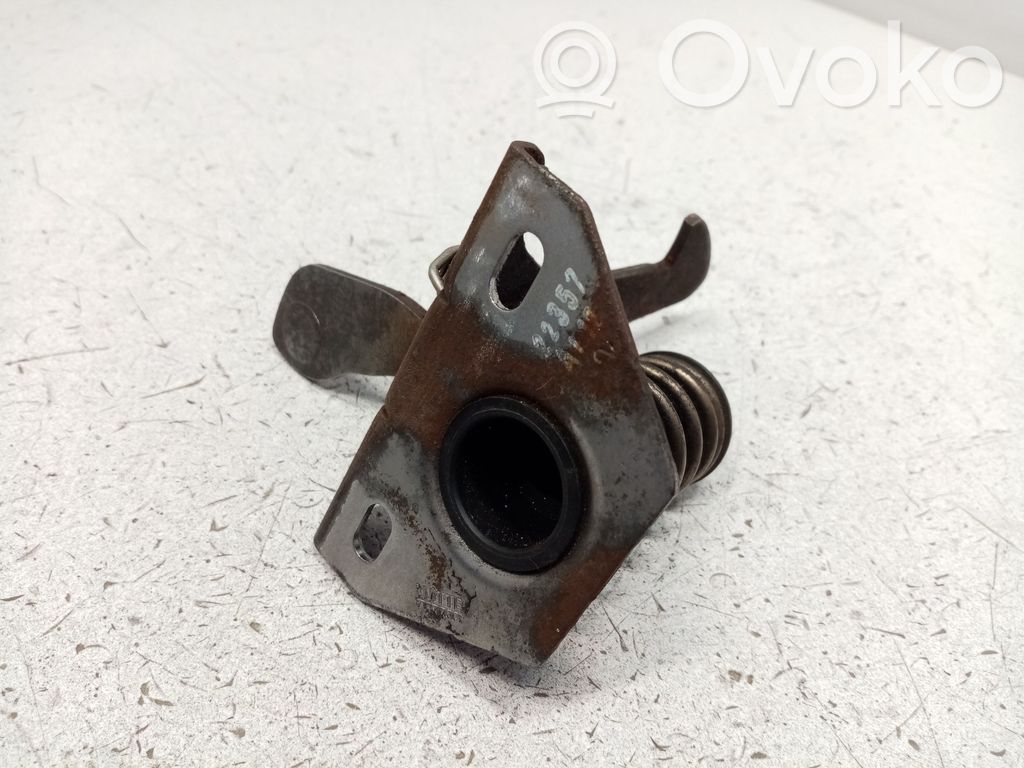 BMW 1 E81 E87 Engine bonnet (hood) release handle 