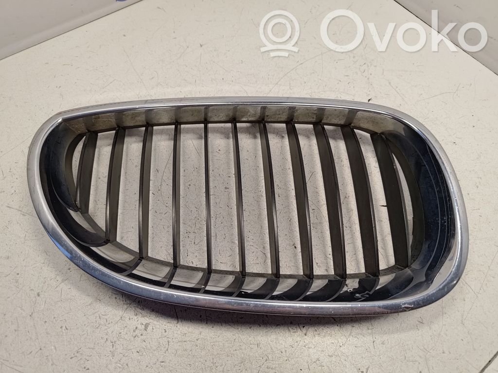 BMW 5 E60 E61 Rejilla superior del radiador del parachoques delantero 