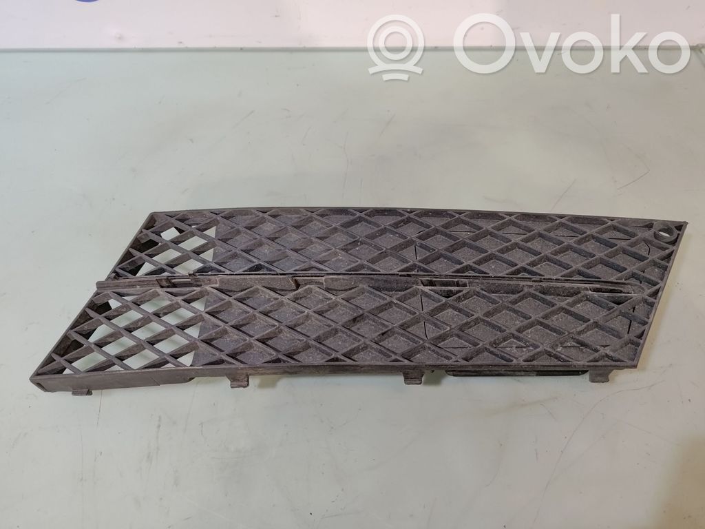 BMW 5 E60 E61 Kratka dolna zderzaka przedniego 