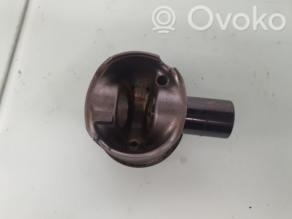 BMW X5 E70 Piston 