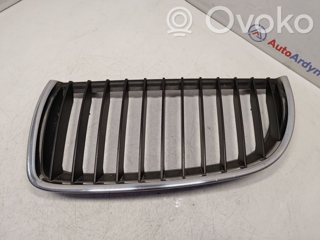 BMW 3 E90 E91 Augšējais režģis 