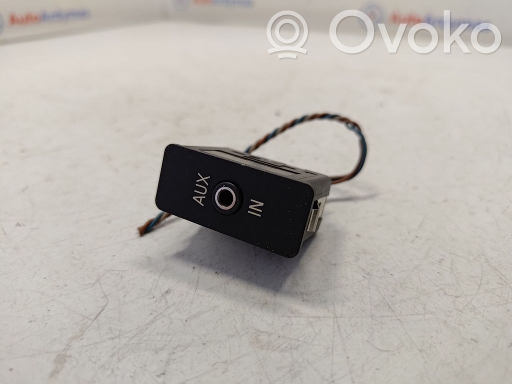BMW 5 F10 F11 AUX in-socket connector 