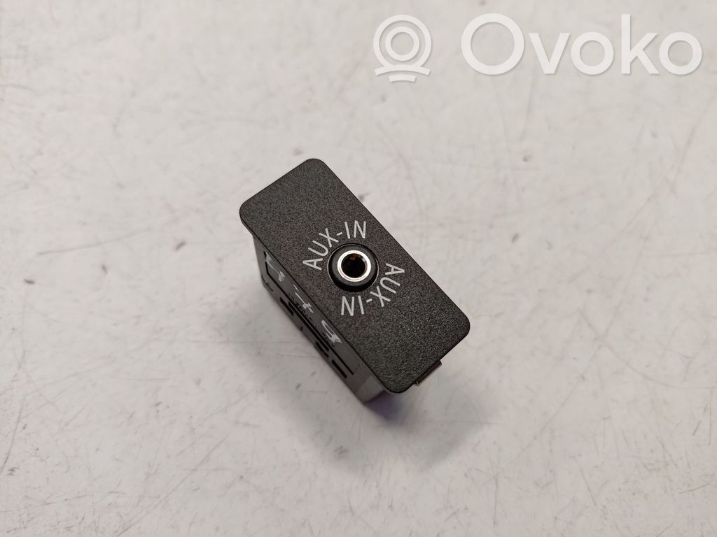 BMW 5 F10 F11 AUX in-socket connector 