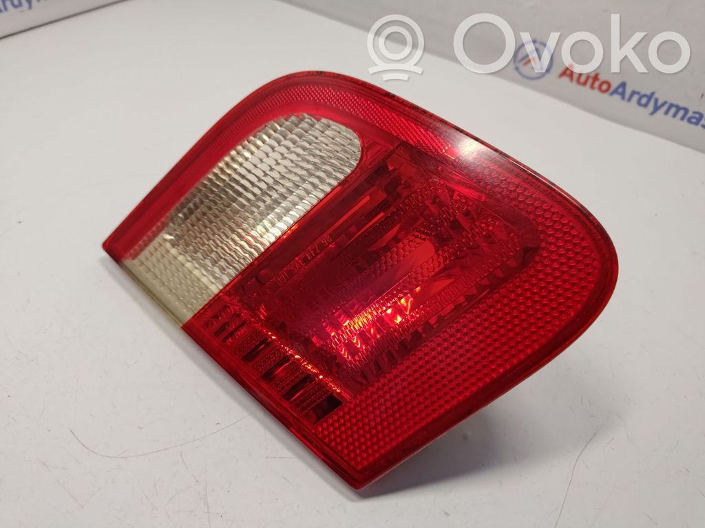 BMW 3 E46 Aizmugurējais lukturis pārsegā 