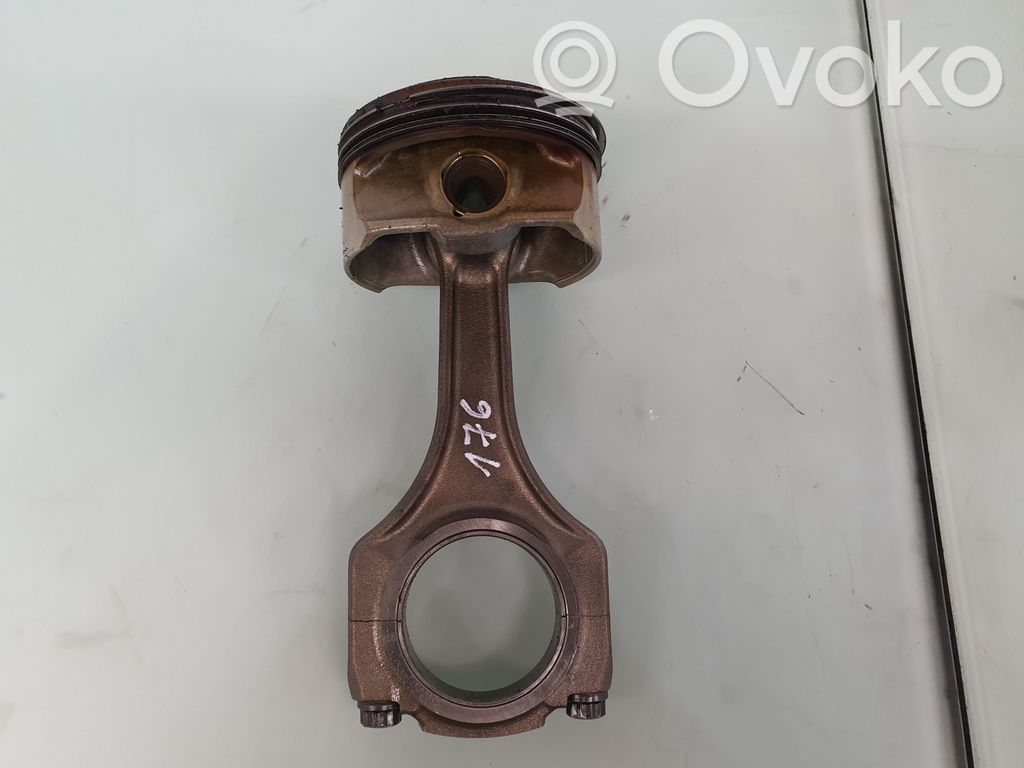 BMW M5 Piston with connecting rod 