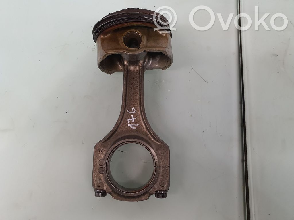 BMW M5 Piston with connecting rod 