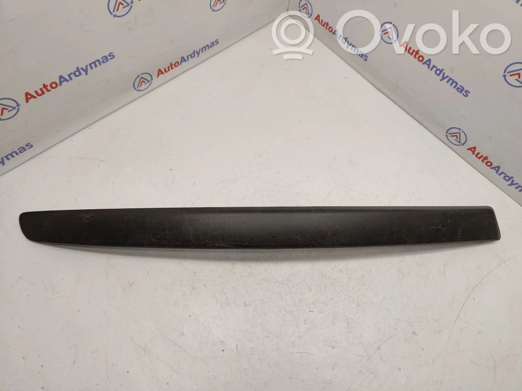 Front bumper splitter molding   51117166586