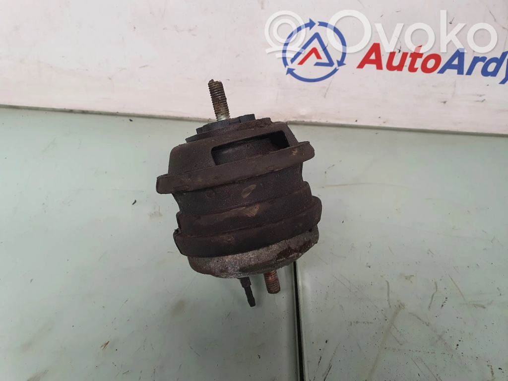 BMW 5 E39 Engine mount bracket 