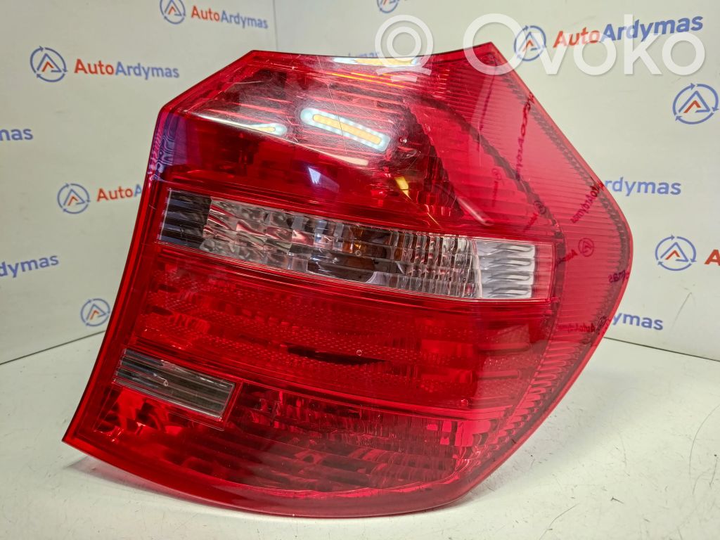 BMW 1 E81 E87 Aizmugurējais lukturis virsbūvē 
