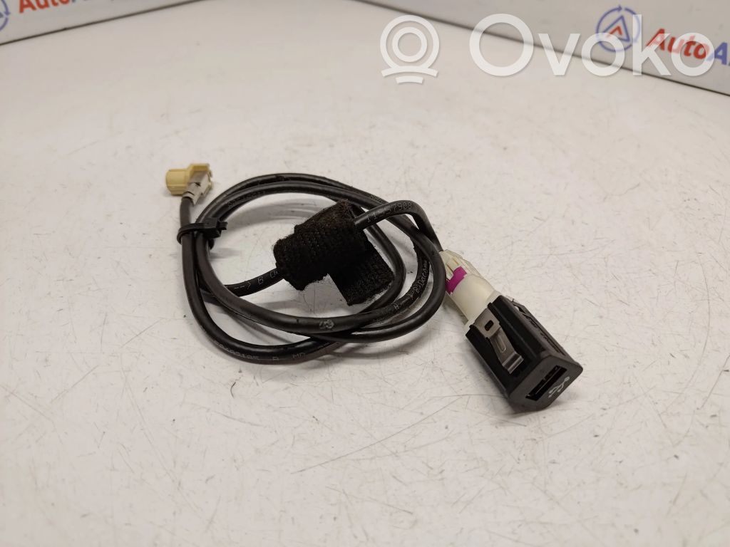 Enchufe conector USB   9237656,84109237656,61319167196,61319230112