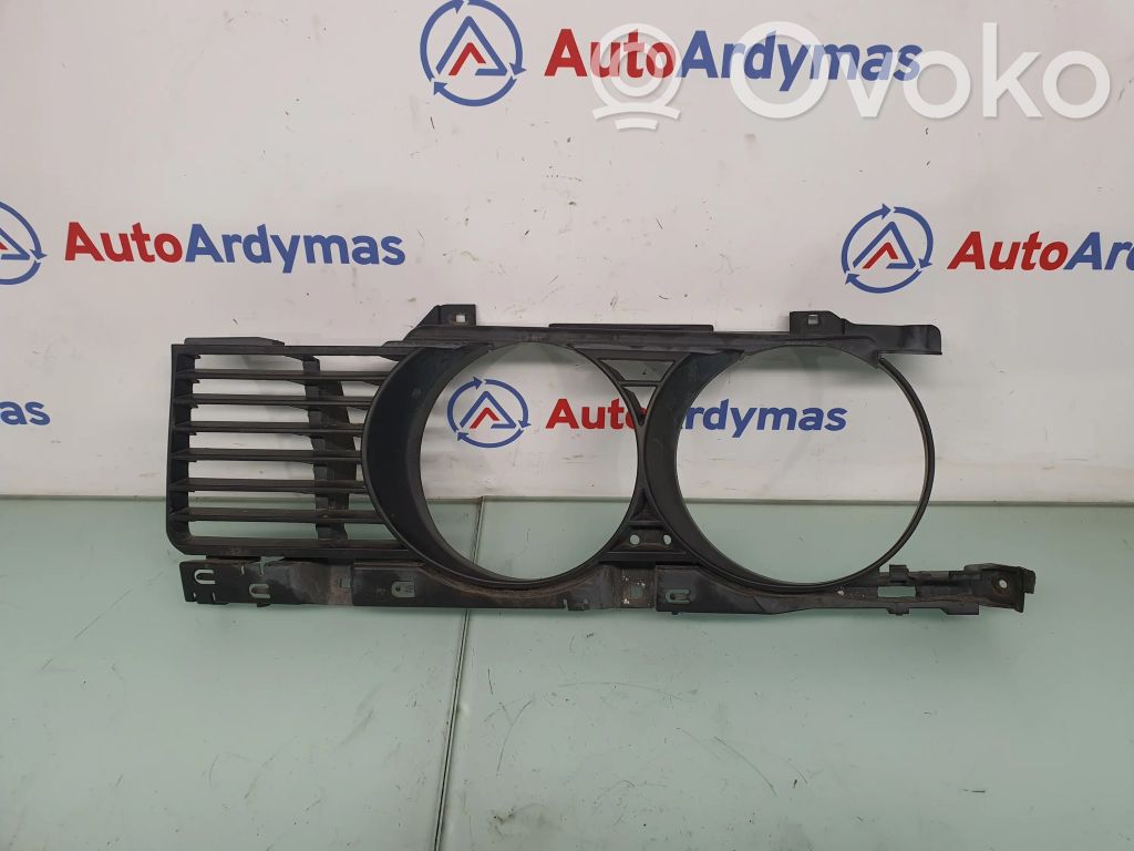 BMW 5 E34 Untere Verkleidung Scheinwerfer 