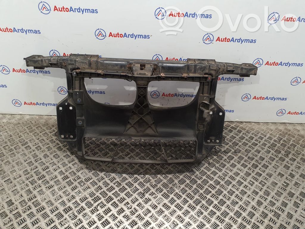 BMW 1 E81 E87 Radiatorių panelė 