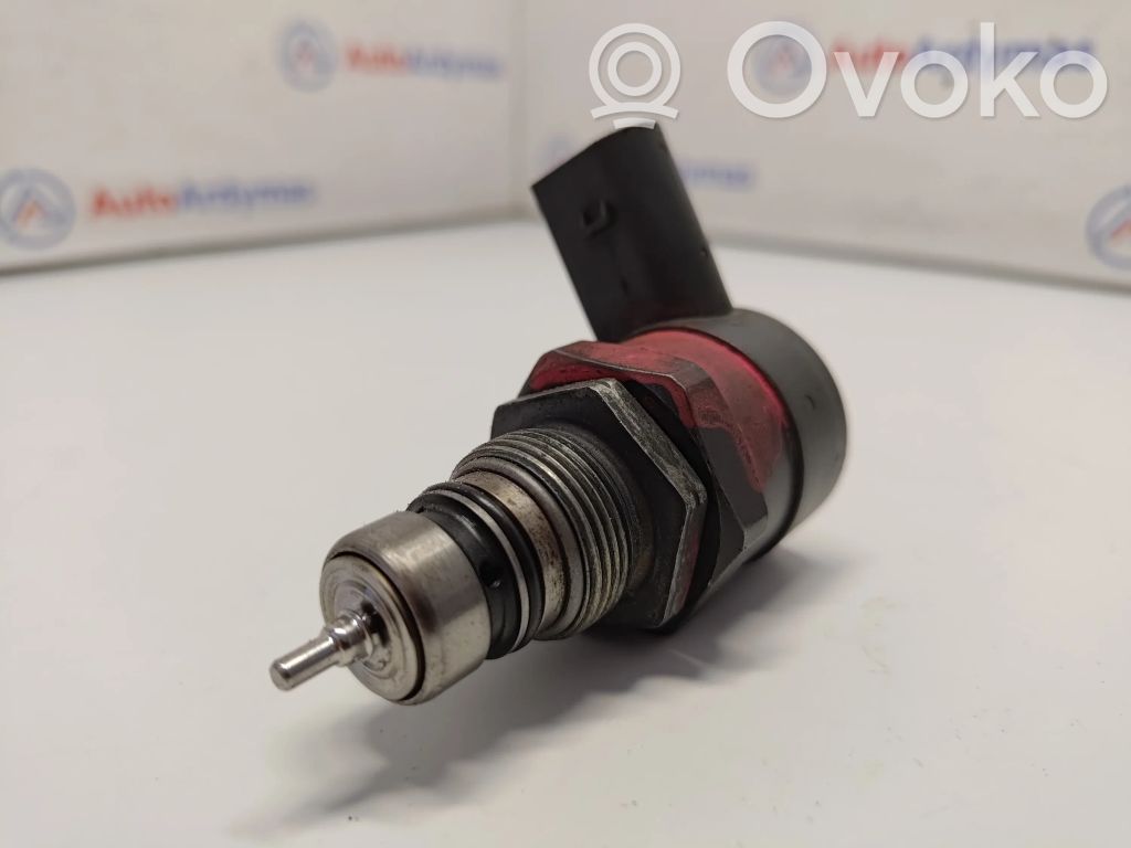 Fuel pressure regulator   0281002481,13537805733,13537788685