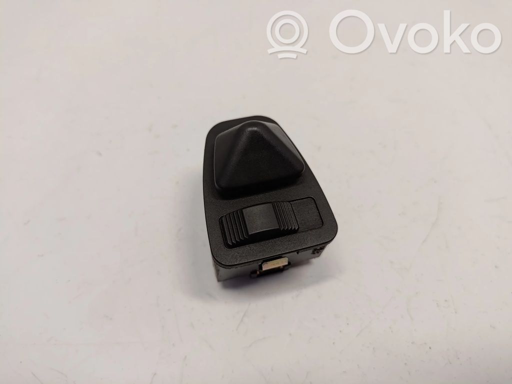 Wing mirror switch   61318373691