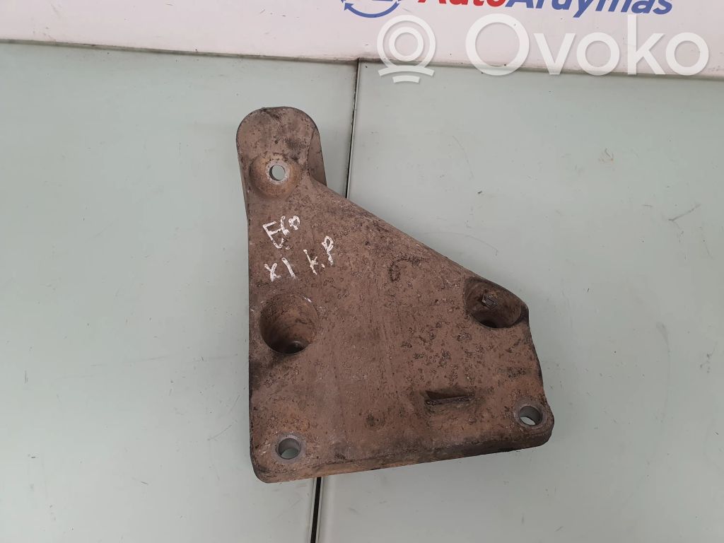 BMW 5 E60 E61 Engine mounting bracket 