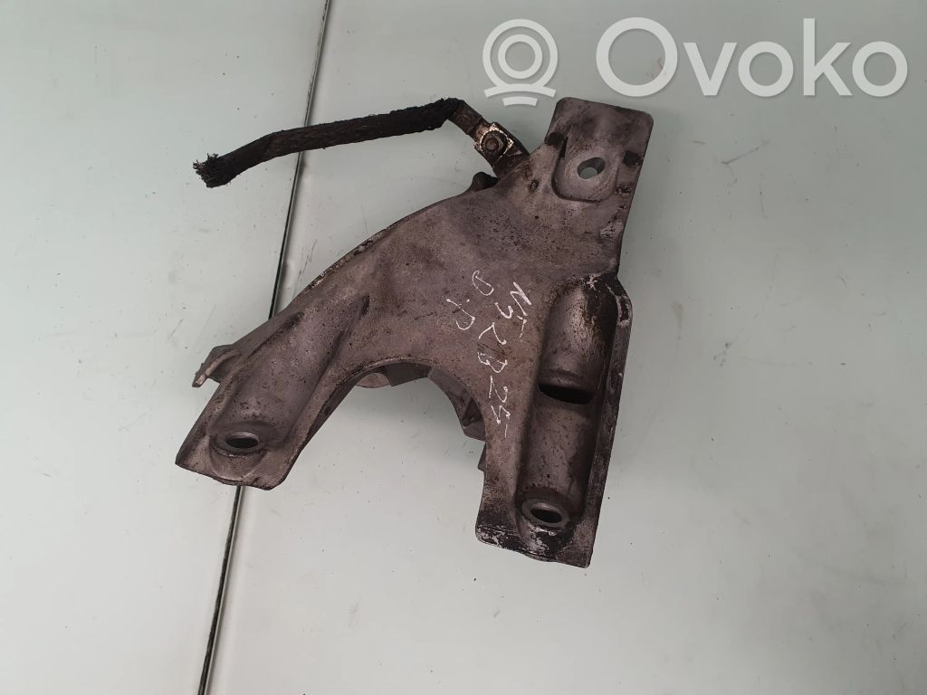 BMW 5 E60 E61 Engine mounting bracket 