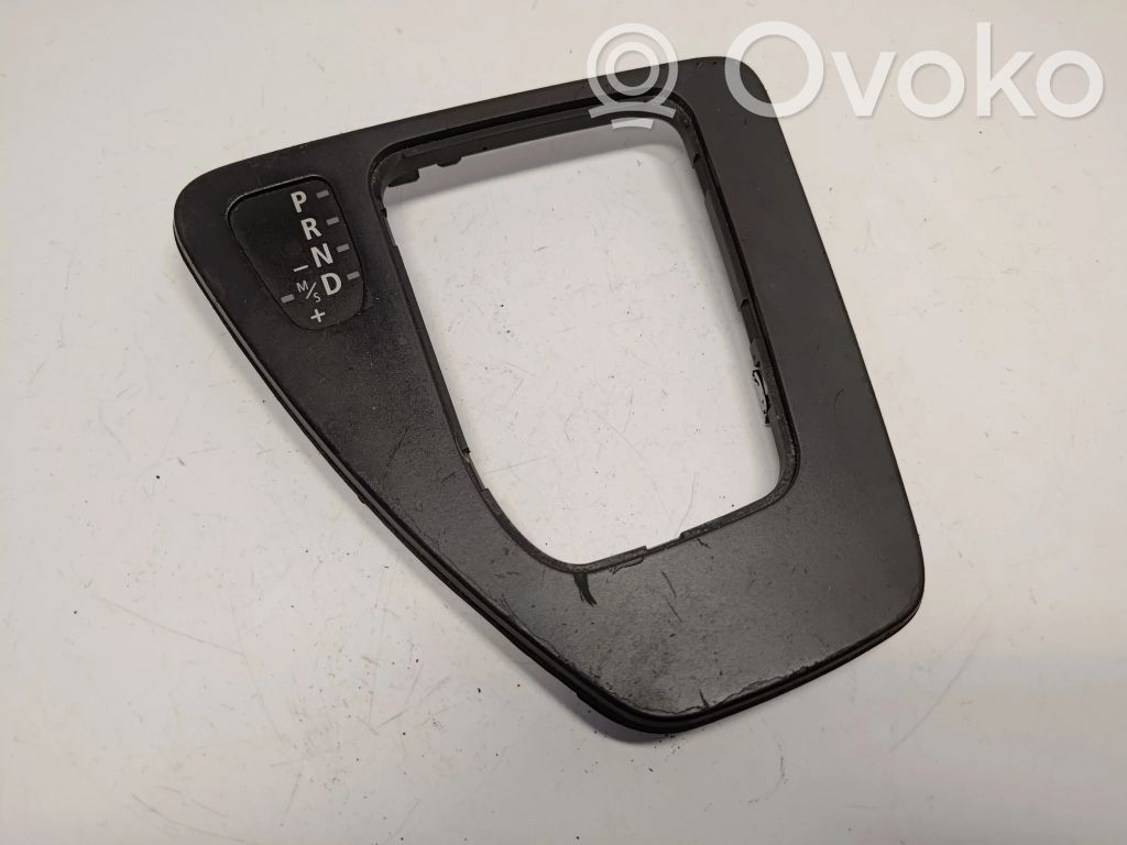 BMW 3 E90 E91 Pavarų perjungimo svirties apdaila (plastikinė) 