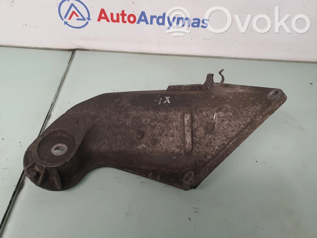 Engine mounting bracket   6761565,22116761565