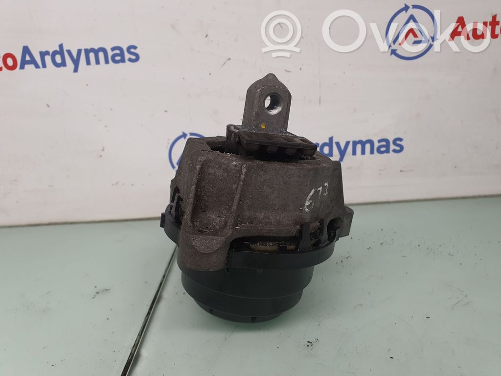 BMW 5 G30 G31 G38 Engine mount bracket 