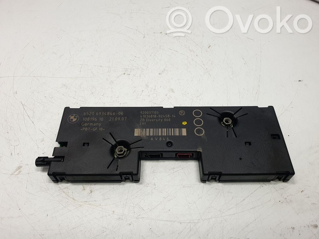 BMW 3 E90 E91 Aerial antenna amplifier 