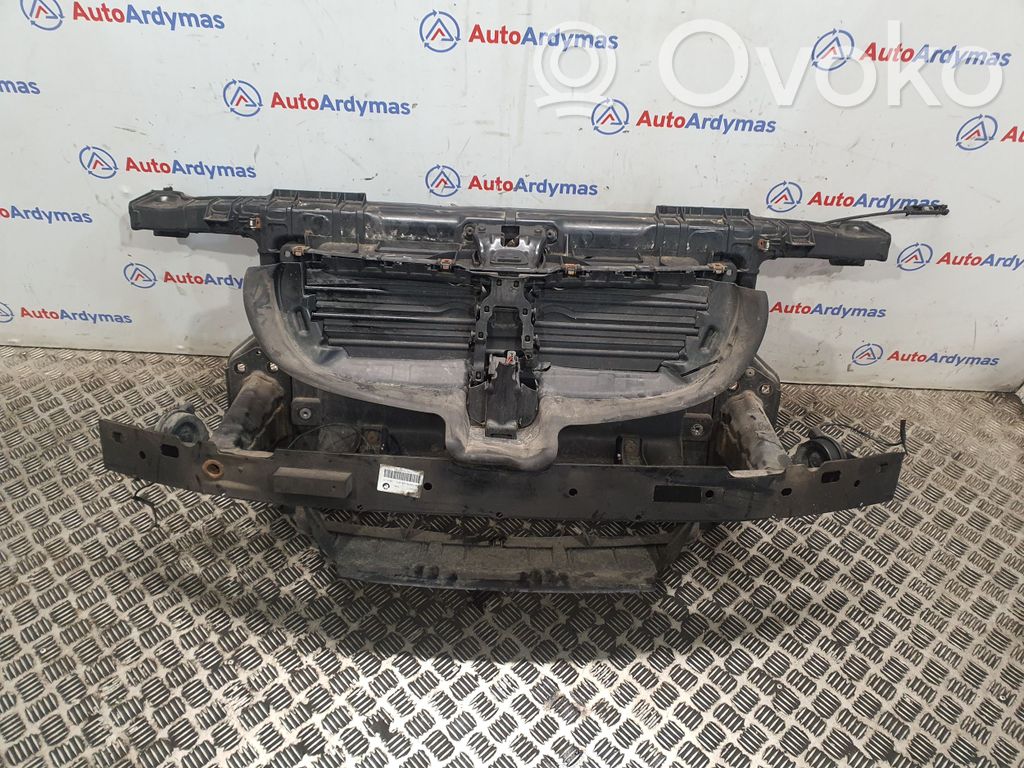 BMW 1 E81 E87 Radiatorių panelė 