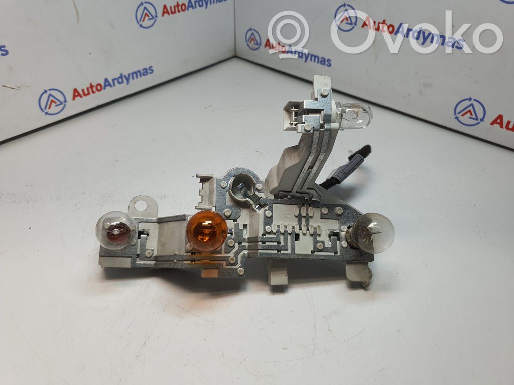 BMW 1 E81 E87 Takavalon polttimon suojan pidike 