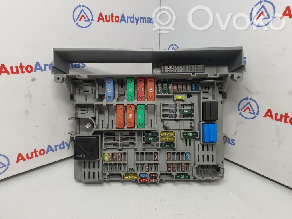 BMW 1 E81 E87 Fuse module 
