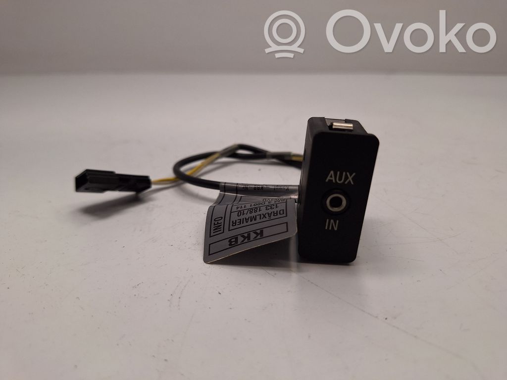 AUX in-socket connector   61346930561,84109237655