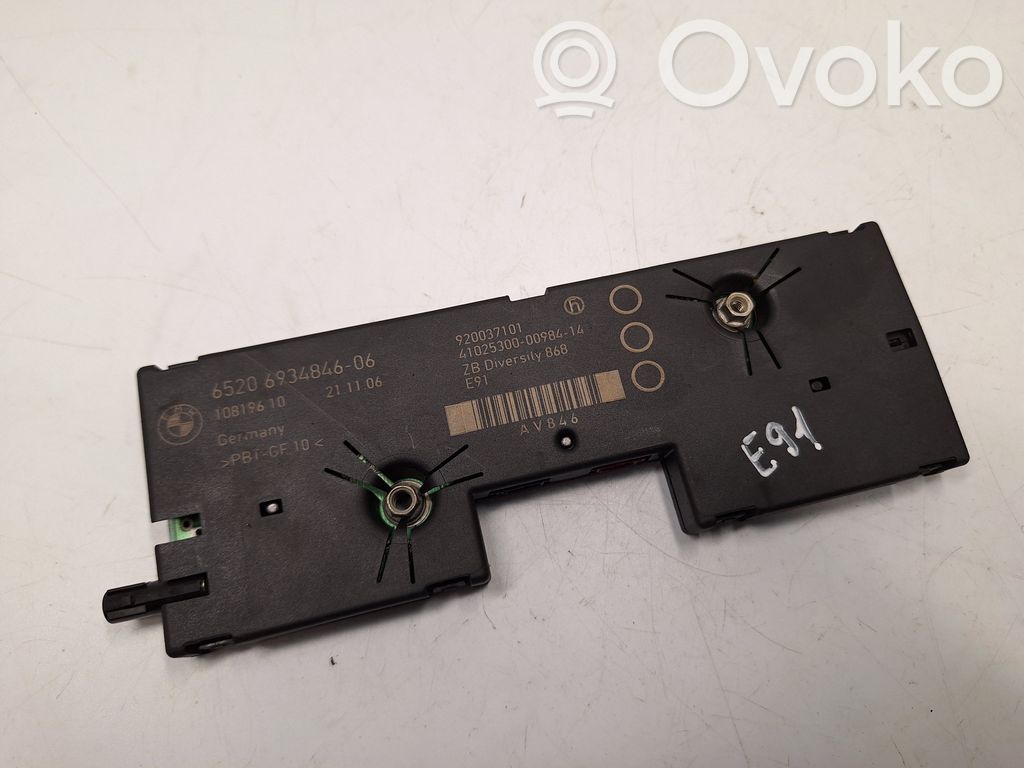 BMW 3 E90 E91 Aerial antenna amplifier 