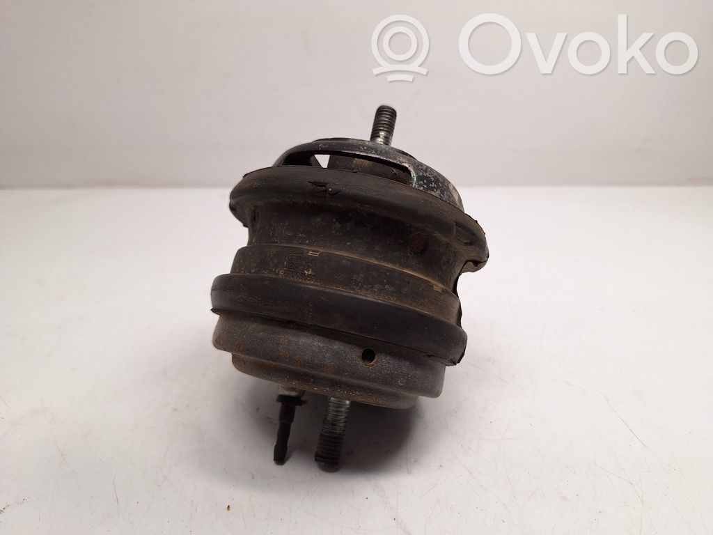 BMW 5 E39 Engine mount bracket 
