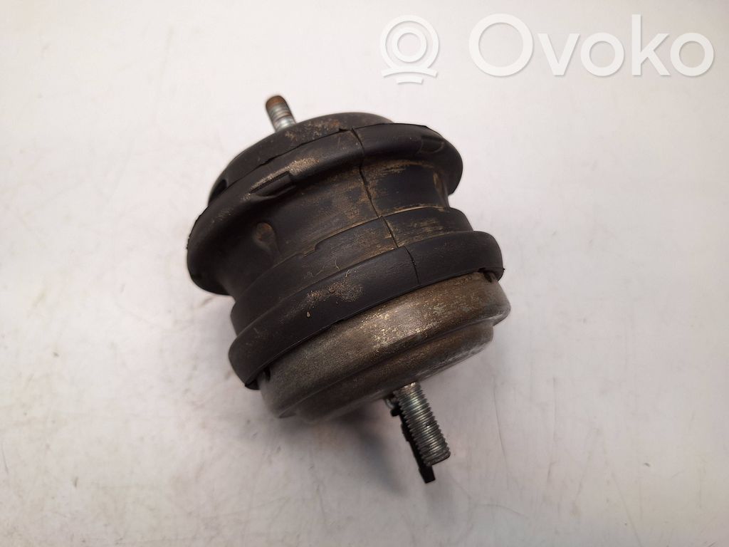 BMW 5 E39 Engine mount bracket 