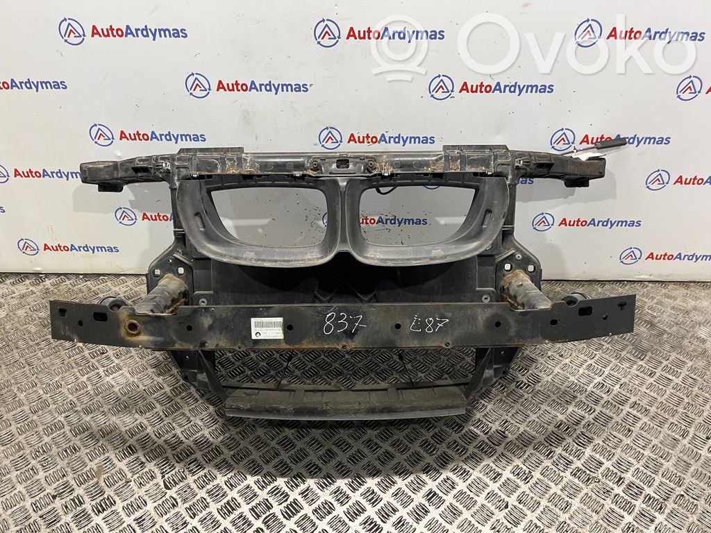 BMW 1 E81 E87 Radiatorių panelė 
