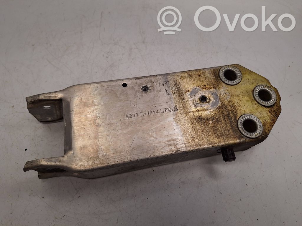 BMW 5 F10 F11 Etupuskurin poikittaistuki 