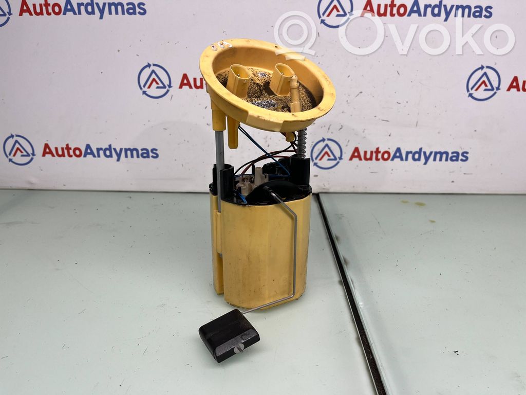 BMW 1 E82 E88 Polttoainesäiliön pumppu 