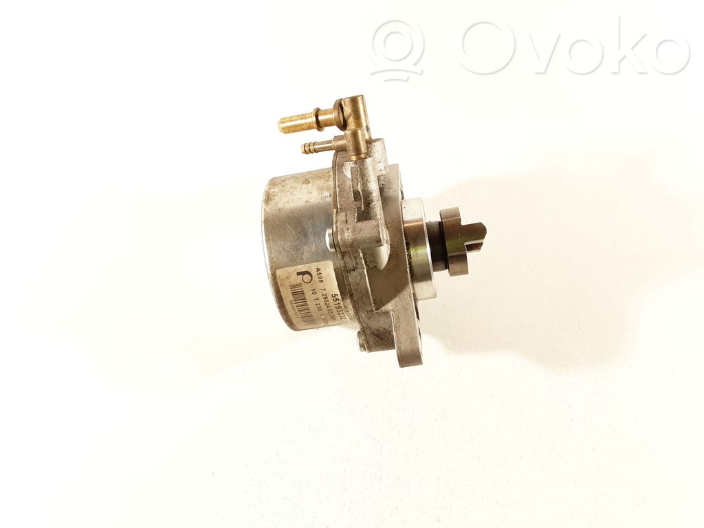 Opel Astra J Vacuum pump 