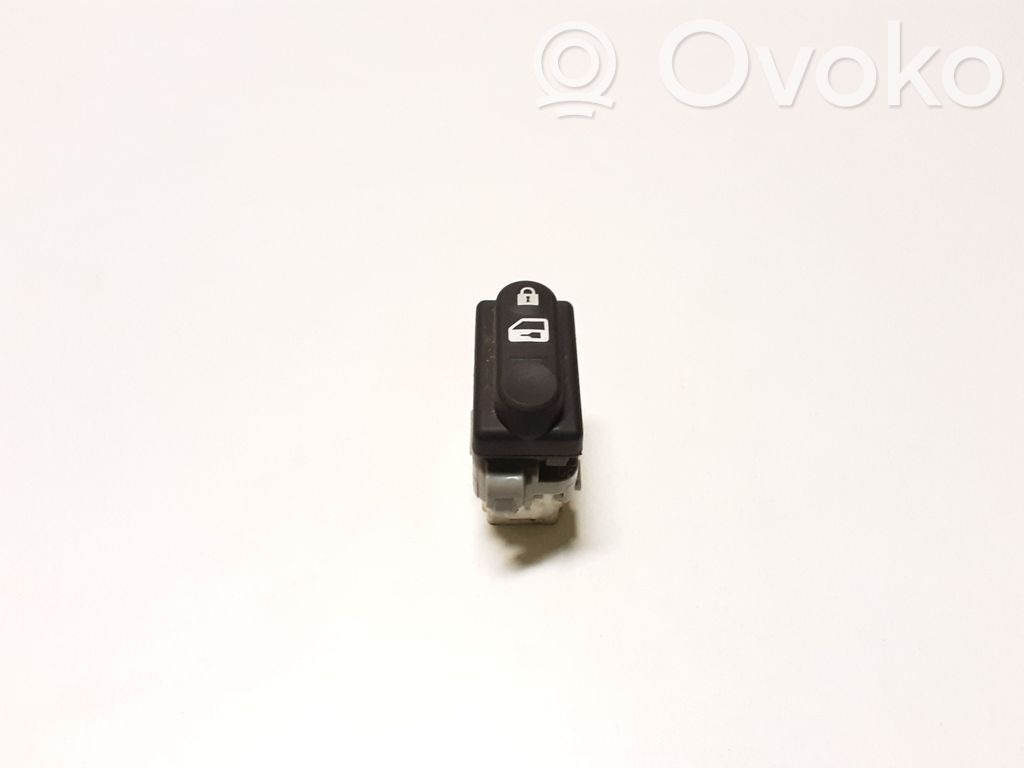 Nissan Qashqai Central locking switch button 