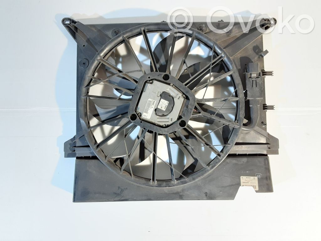 Volvo XC90 Radiator cooling fan shroud 