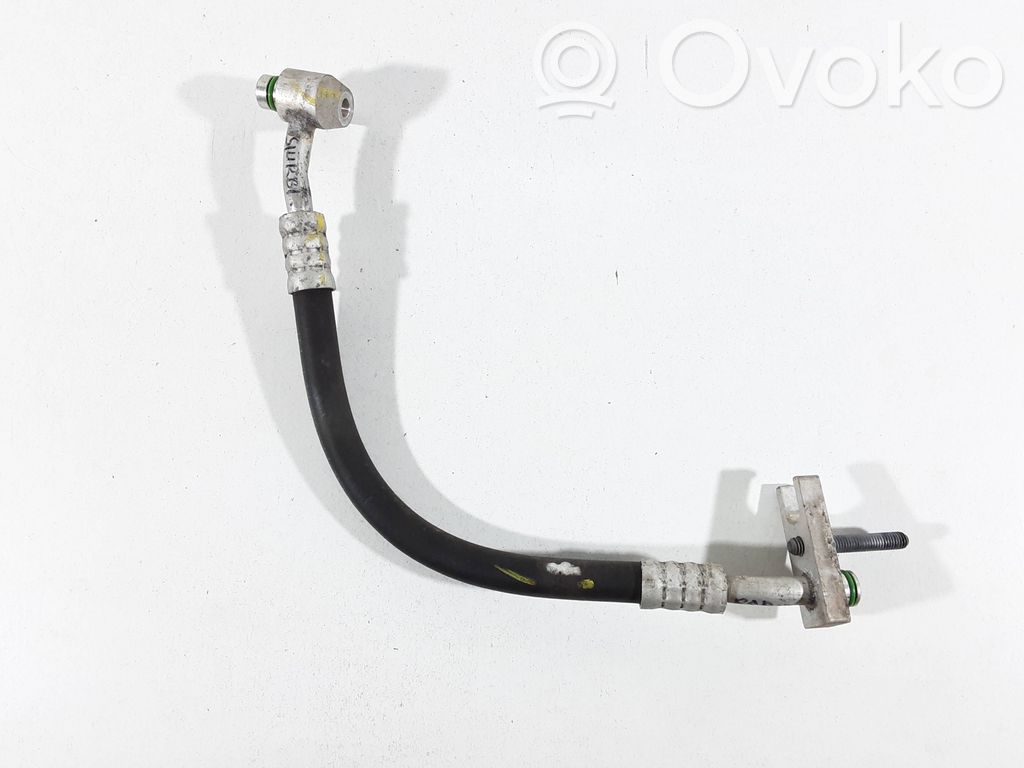 Ilmastointilaitteen putki (A/C)   SLE4890