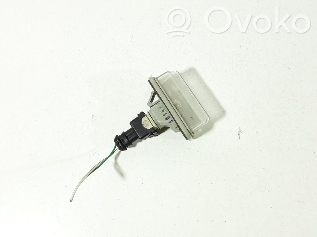 Toyota Avensis T250 Lampa oświetlenia tylnej tablicy rejestracyjnej 