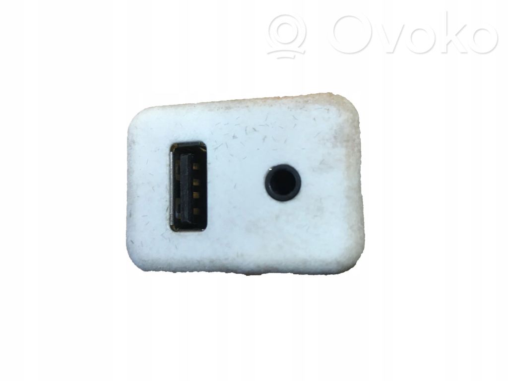 Cadillac SRX USB socket connector 