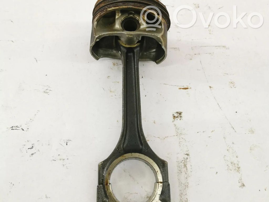 Mercedes-Benz CLA C117 X117 W117 Piston 