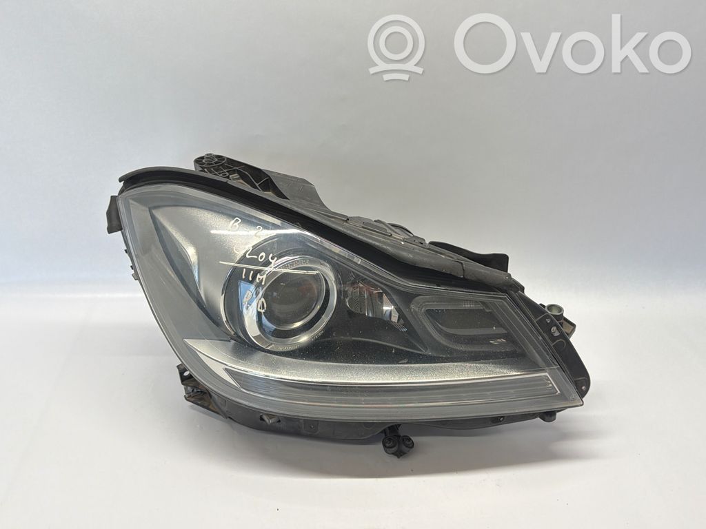 Mercedes-Benz C W204 Lampa przednia 
