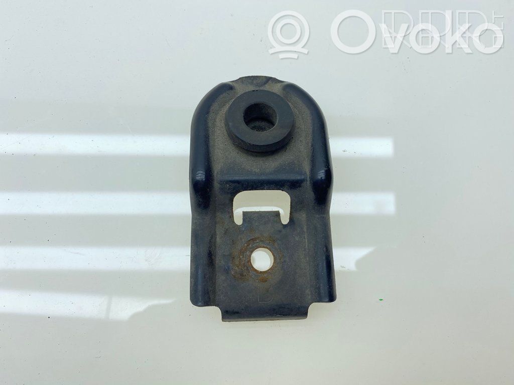 Subaru Outback Radiator mount bracket 