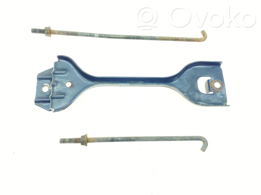 Battery bracket