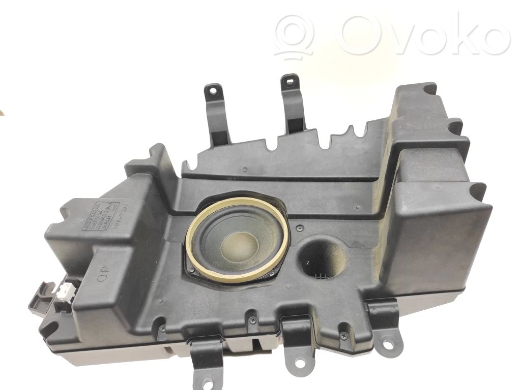 Subaru B9 Tribeca Subwoofer 